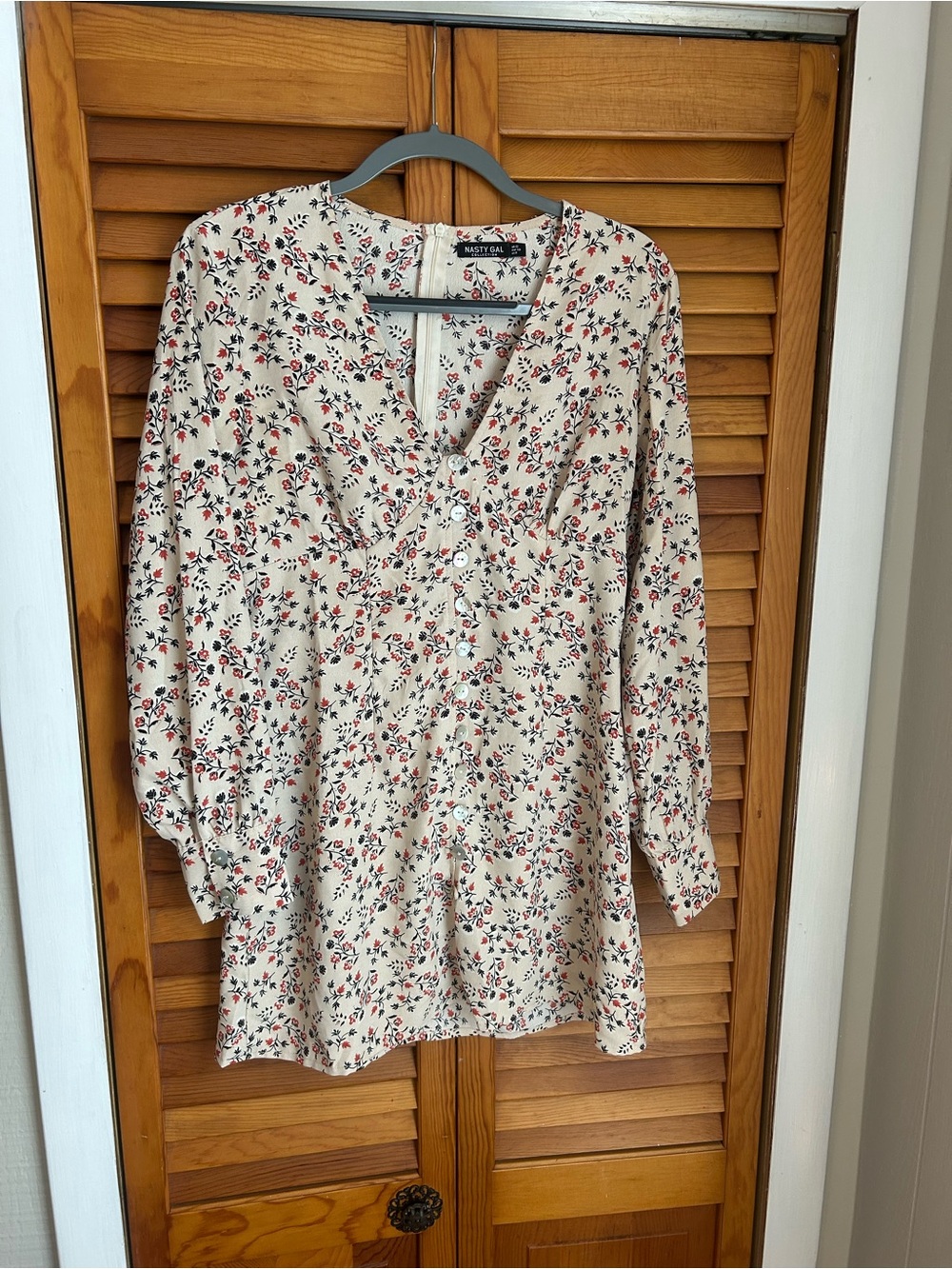 Nasty Gal Cream Floral Button-Front Long Sleeve Dress